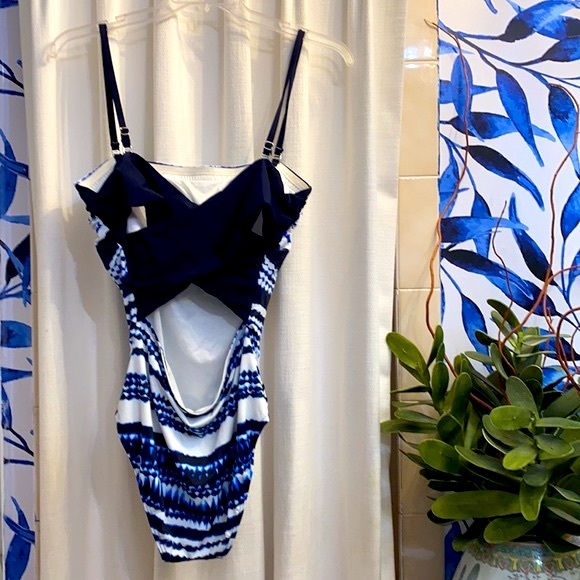 NWOT Women’s Talbots Nylon and Spandex One Piece Bathing Suit Size 12 Tall - Picture 5 of 10